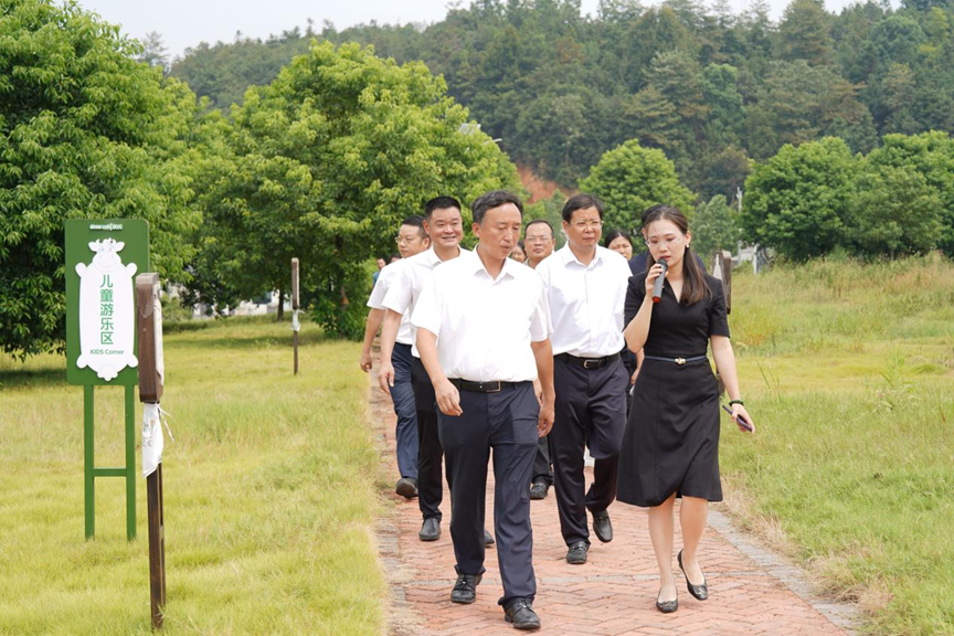 宁乡市市委副*、市长黄滔一行莅临皇氏集团湖南优氏欧冠牧场调研